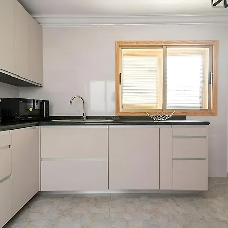 Lovely House In Gran Canaria Next To The Airport شقة